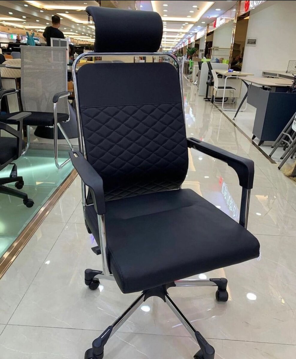 EXECUTIVE SWIVEL CHAIR WITH HEADREST