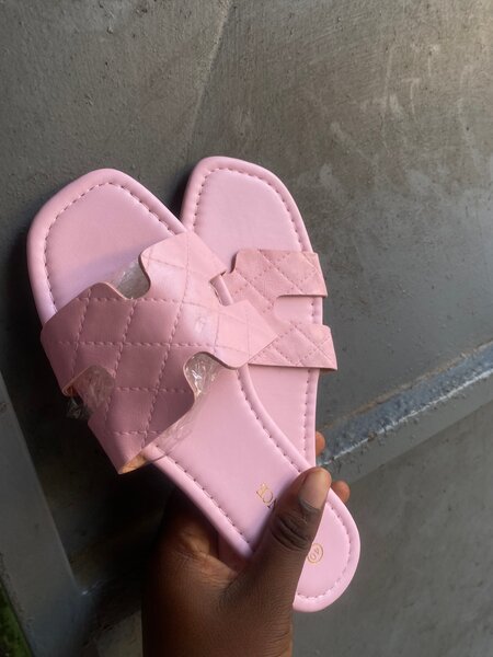 Sandales plates pour femmes