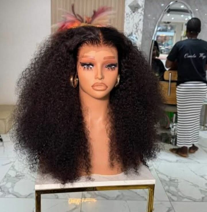 Perruque frisée marron et noir