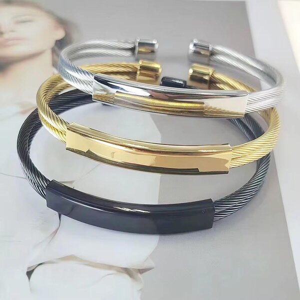 Bracelet en acier élégant