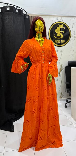 Robe longue orange brodée élégante