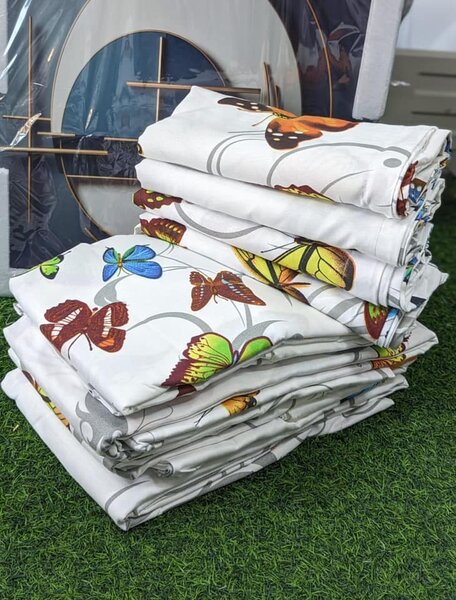  set includes 2 bedsheets and 4 pillowcases.