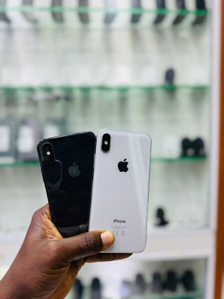 iPhone X - 64 Go Noir & Argent