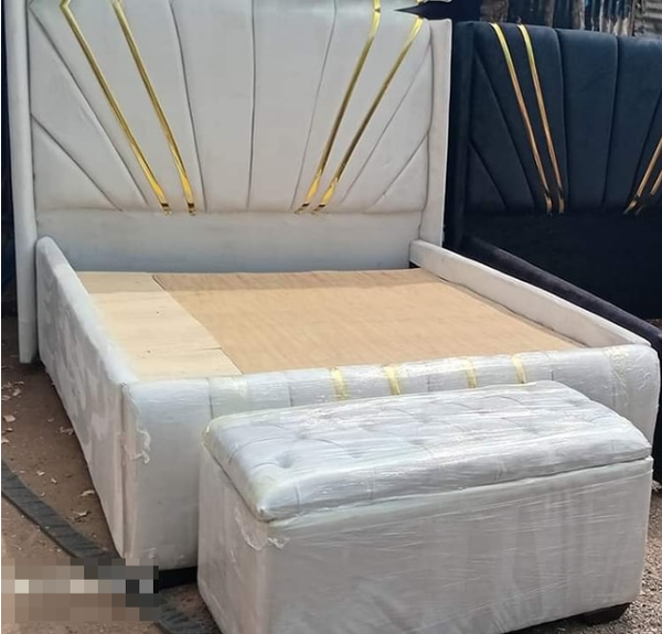DOUBLE SIZE BED white