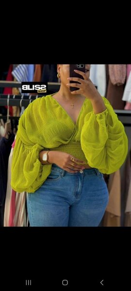 Blouse chic à manches bouffantes