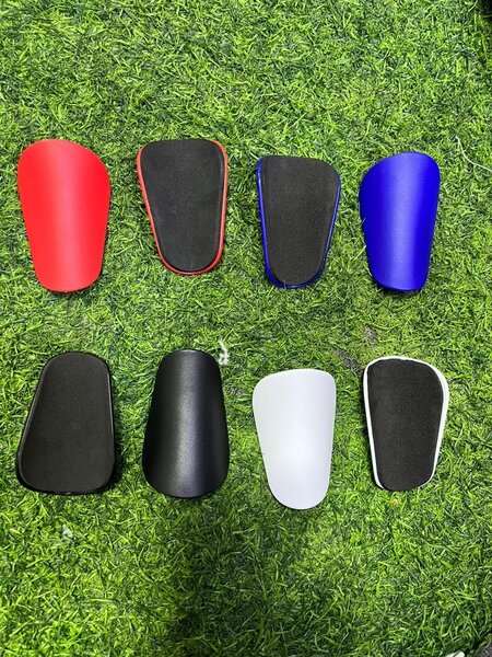 Protège-tibias de football colorés