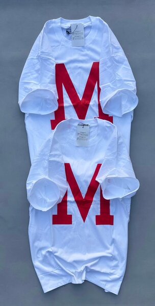 T-shirt blanc à lettre M