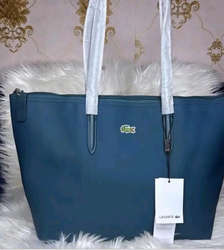 Sac à main Lacoste élégant