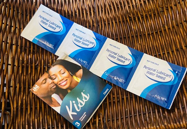 4 lubrifiants + 3 préservatifs