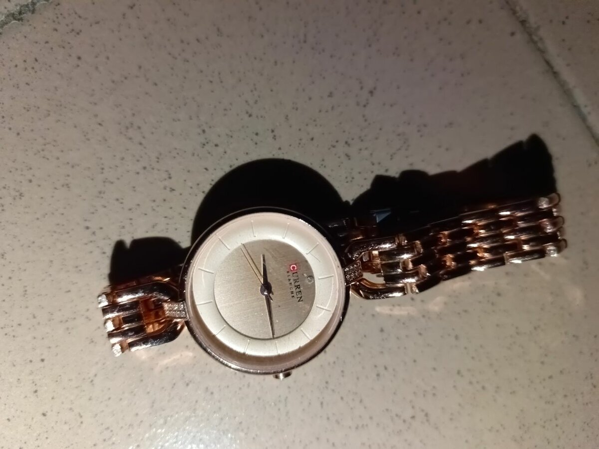 Montre en acier inoxydable élégante