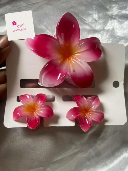 Pinces à cheveux fleur colorée