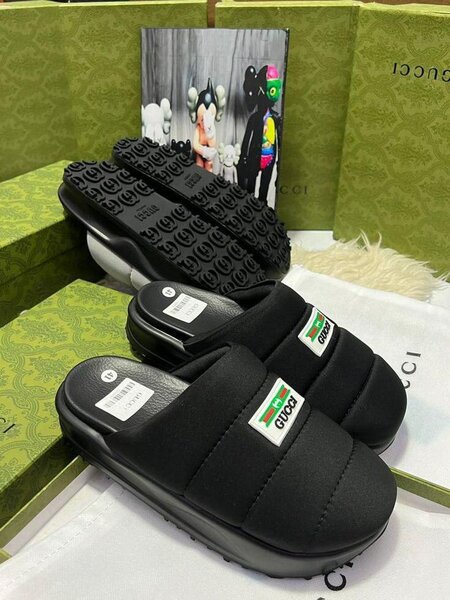 Gucci Slides Noir pour Homme