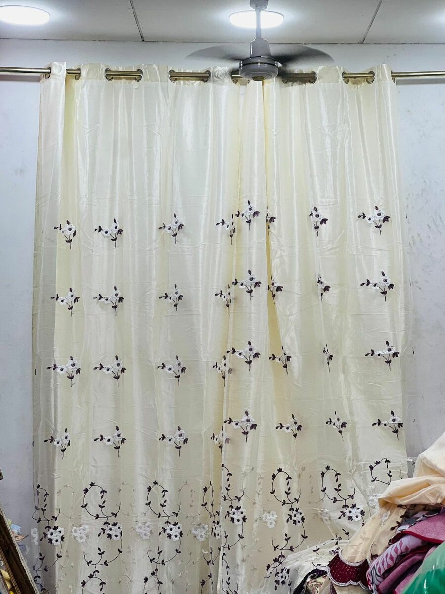 Rideaux brodés élégants