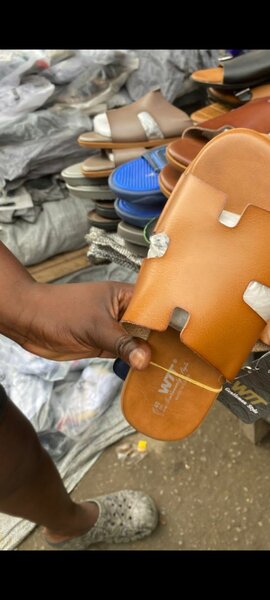 Sandales plates en cuir pour homme