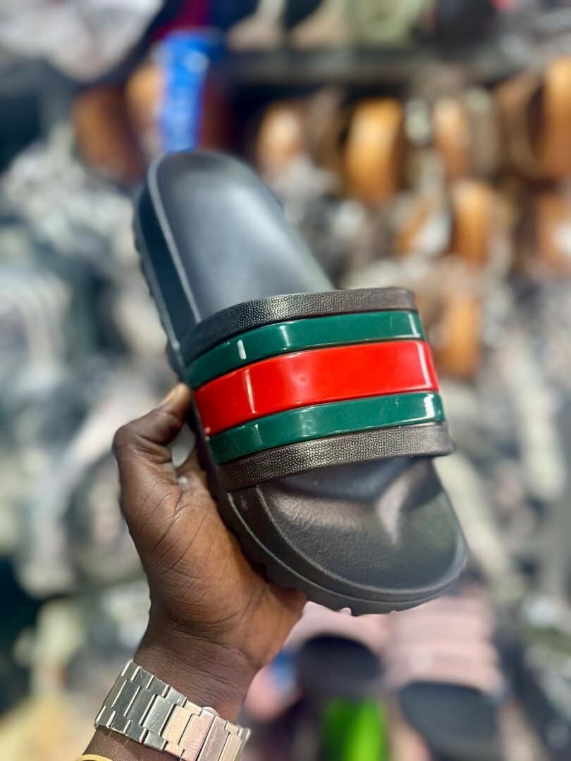 Claquettes tendance homme