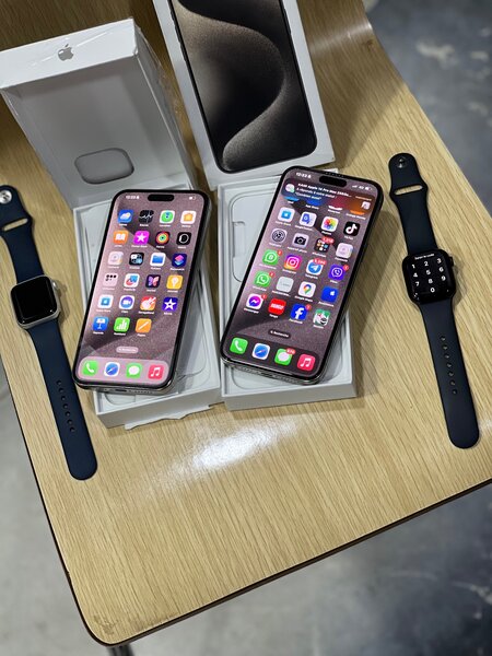 iphone 15 pro max 256Go CE avec tous les accessoires