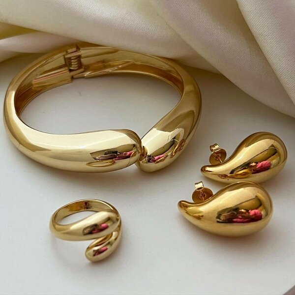 Chunky bangles