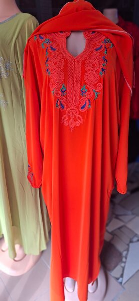 Robe Caftan Élégant en Soie