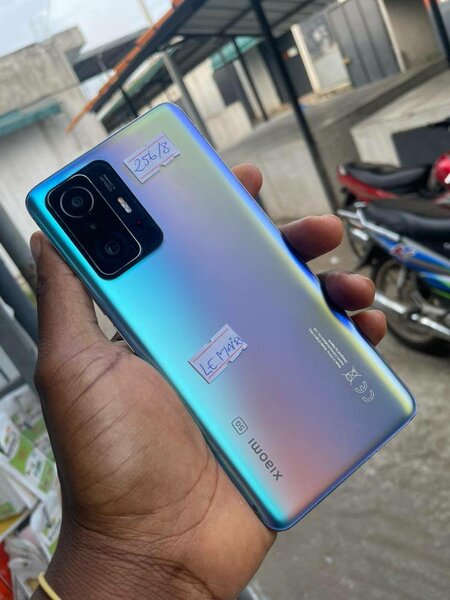 XIAOMI MI 11T 5G 256/8+3Go QUASI NEUF IMPORTÉ