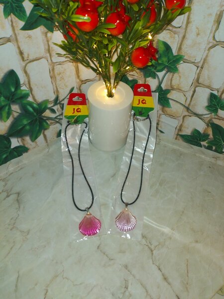 Colliers pendants coquillages