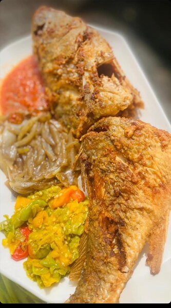 Plat de poisson frit délicieux