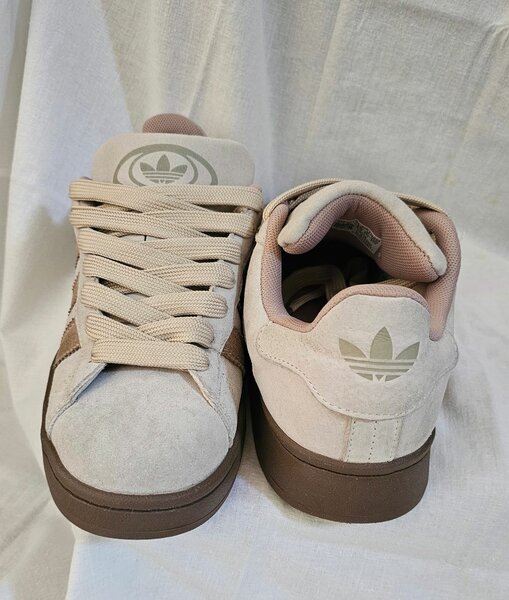 Мягкие ,качественные кроссовки