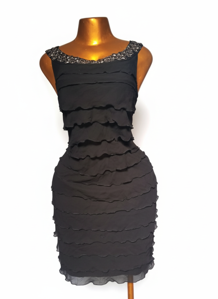 Robe noire à volants élégante