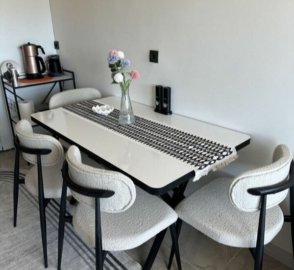 Chaise de salle à manger en tissu blanc