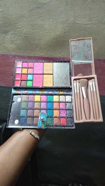 Palette de maquillage colorée