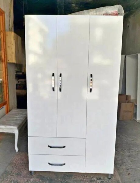 Armoire blanche moderne