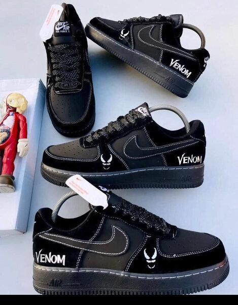Baskets noires Venom