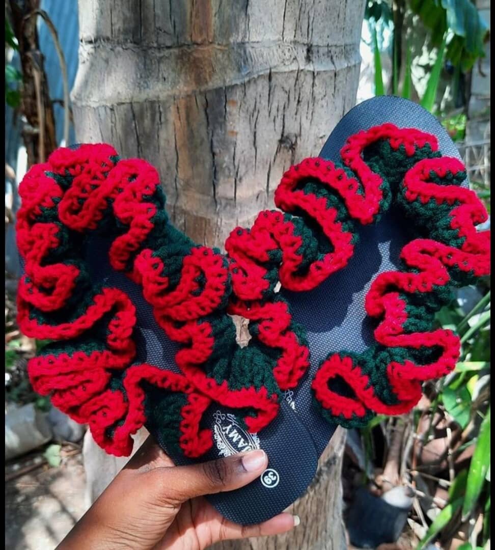 Sandales tricotées colorées