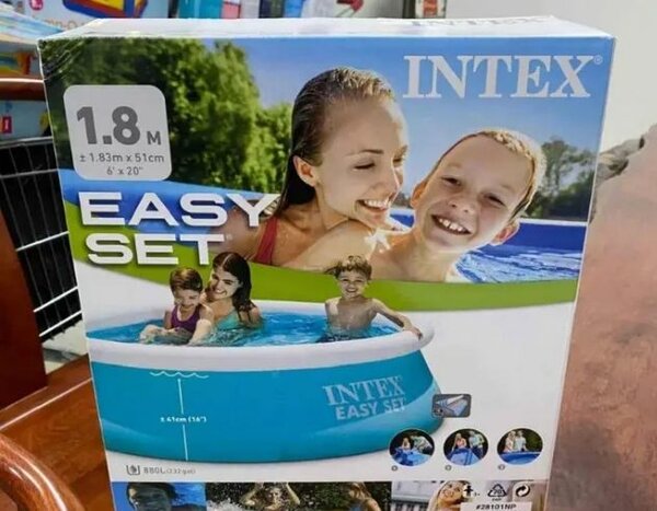 Inflatable swimming pools
