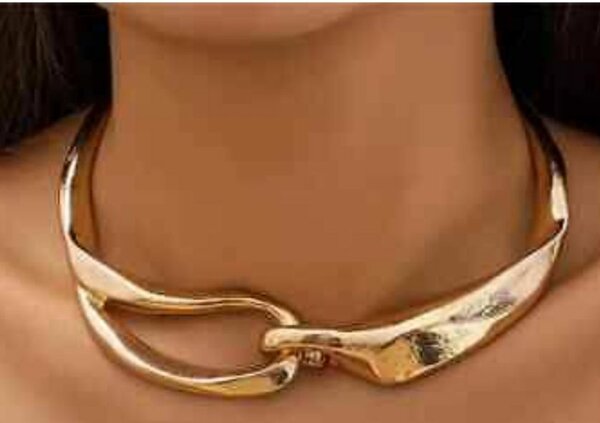 Collar necklace