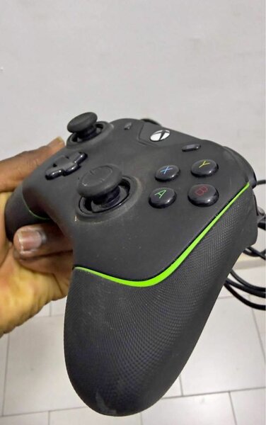 Manette Xbox filaire Wolverine
