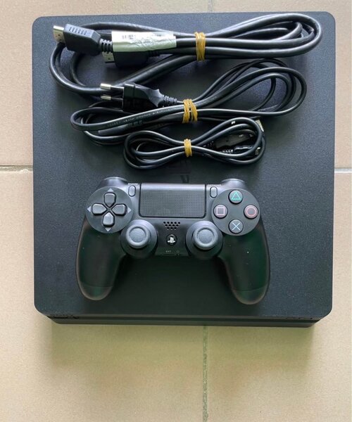 Console PS4 Slim avec manette