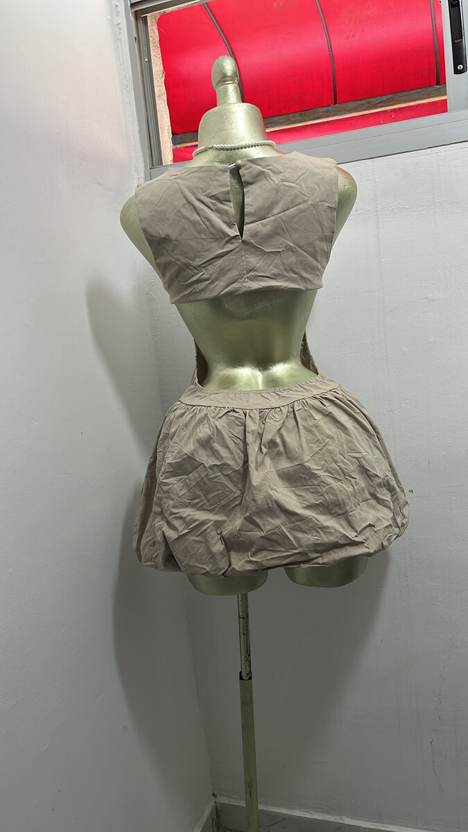 Robe Beige Évasée Sans Manches