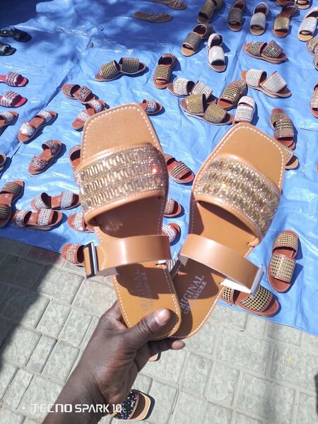 Tongs perlées élégantes femme