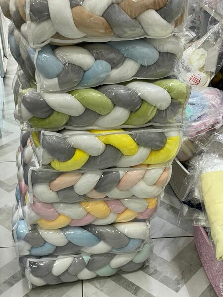 Coussin tressé coloré bébé