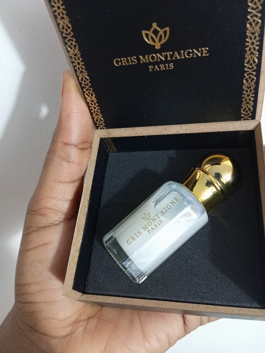 Musc Tahara Rouge Absolu, Anas