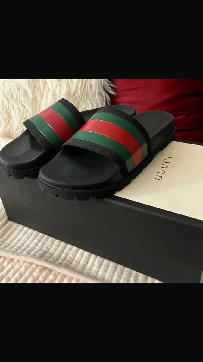 Sandales en cuir noir élégant