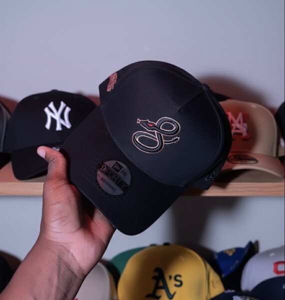 Casquette noire brodée