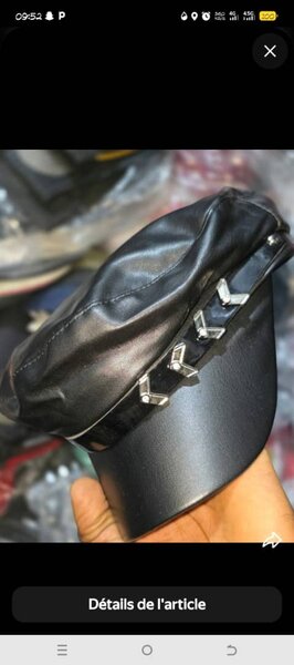 Casquette en cuir chic