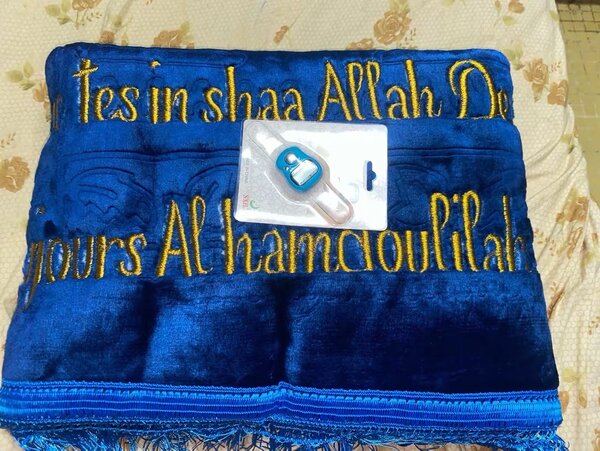 Couverture de prière brodée