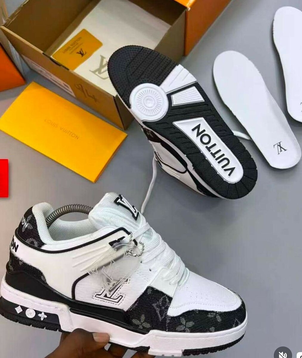 LOUIS VUITTON SNEAKER