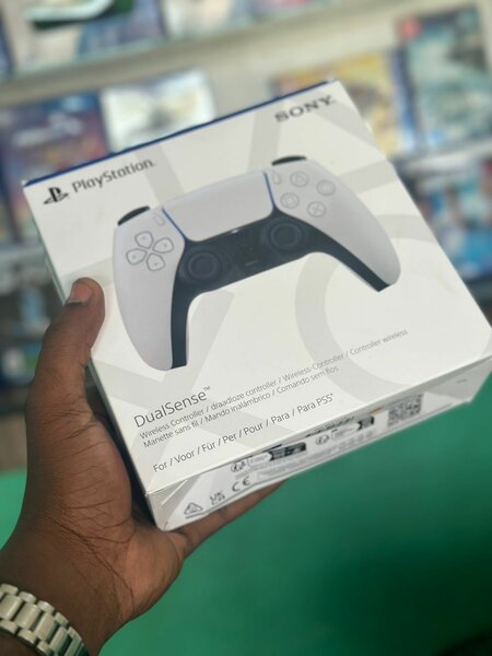 MANETTE PS5 NEUVE SCELLÉE
