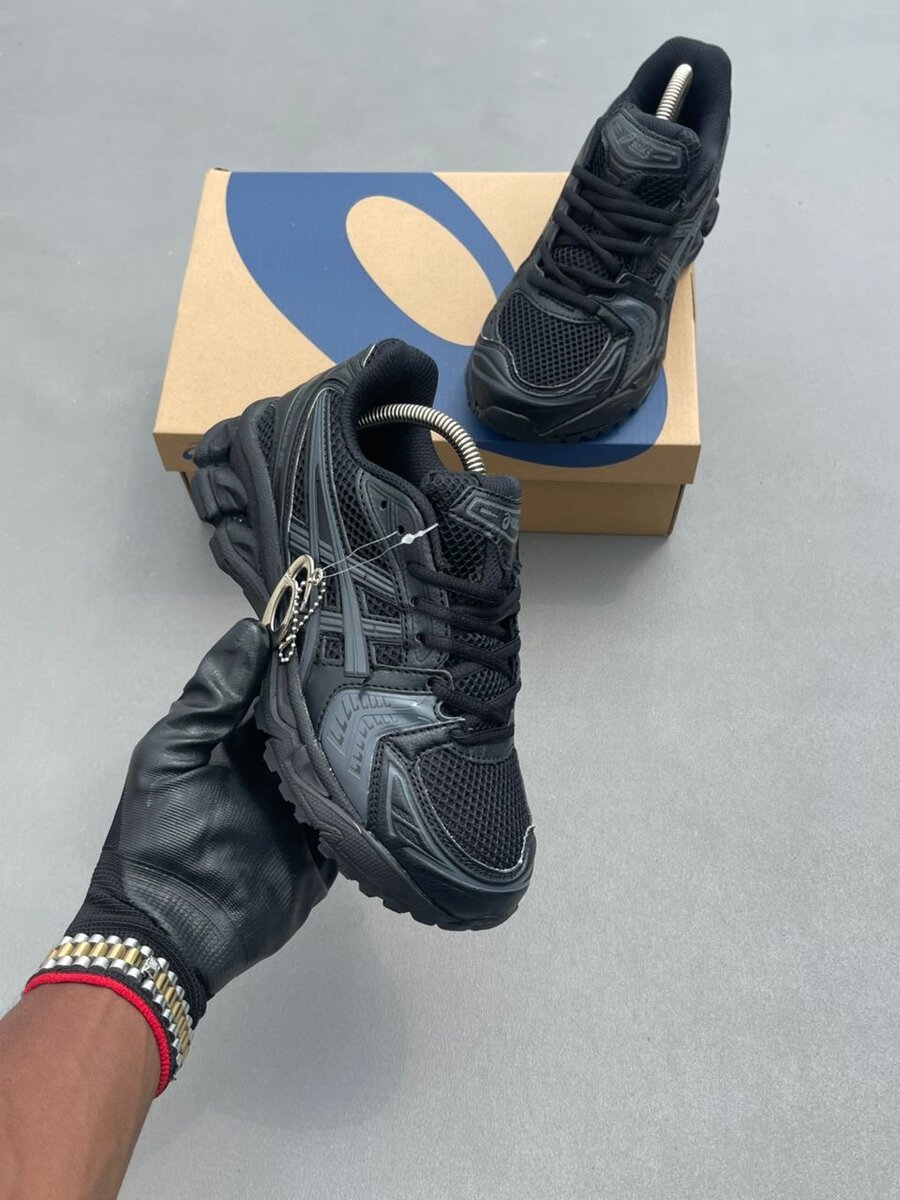 Chaussures de sport Asics noires