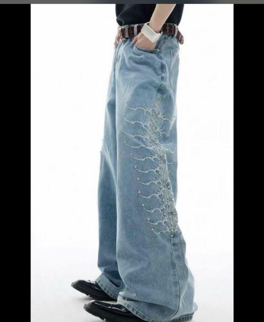 Jeans larges brodés tendance