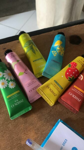 Crèmes pour les mains parfumées