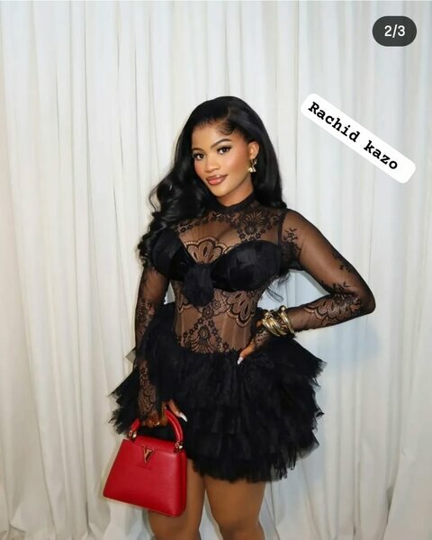 Robe courte noire transparente volants